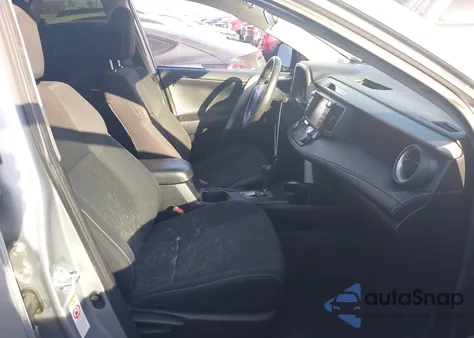 2017 Toyota Rav4 Xle z USA, uszkodzony, nr VIN 2T3WFREVXHW354052